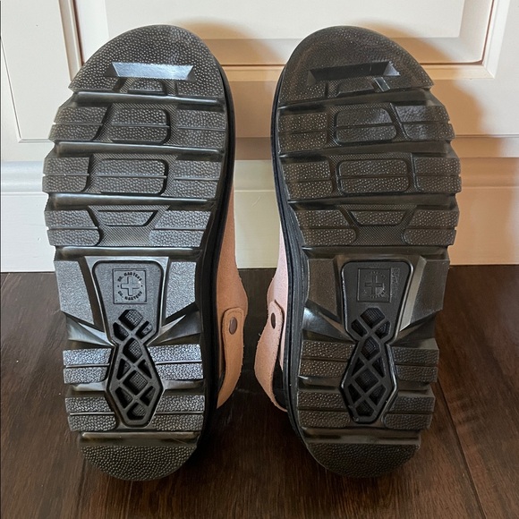 NWT Dr. Martens Zebzag Mules - Picture 12 of 13